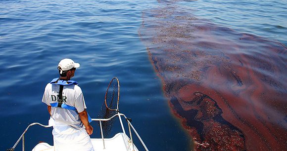Oil spill - Photo by Georgia Department of Natural Resources Oil spill - Photo by Georgia Department of Natural Resources